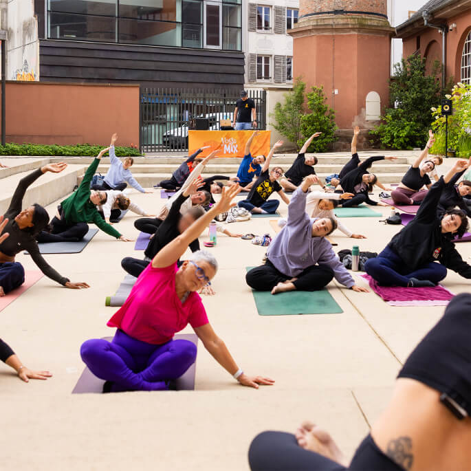 yogamix-activite-yoga-et-musique-en-groupe